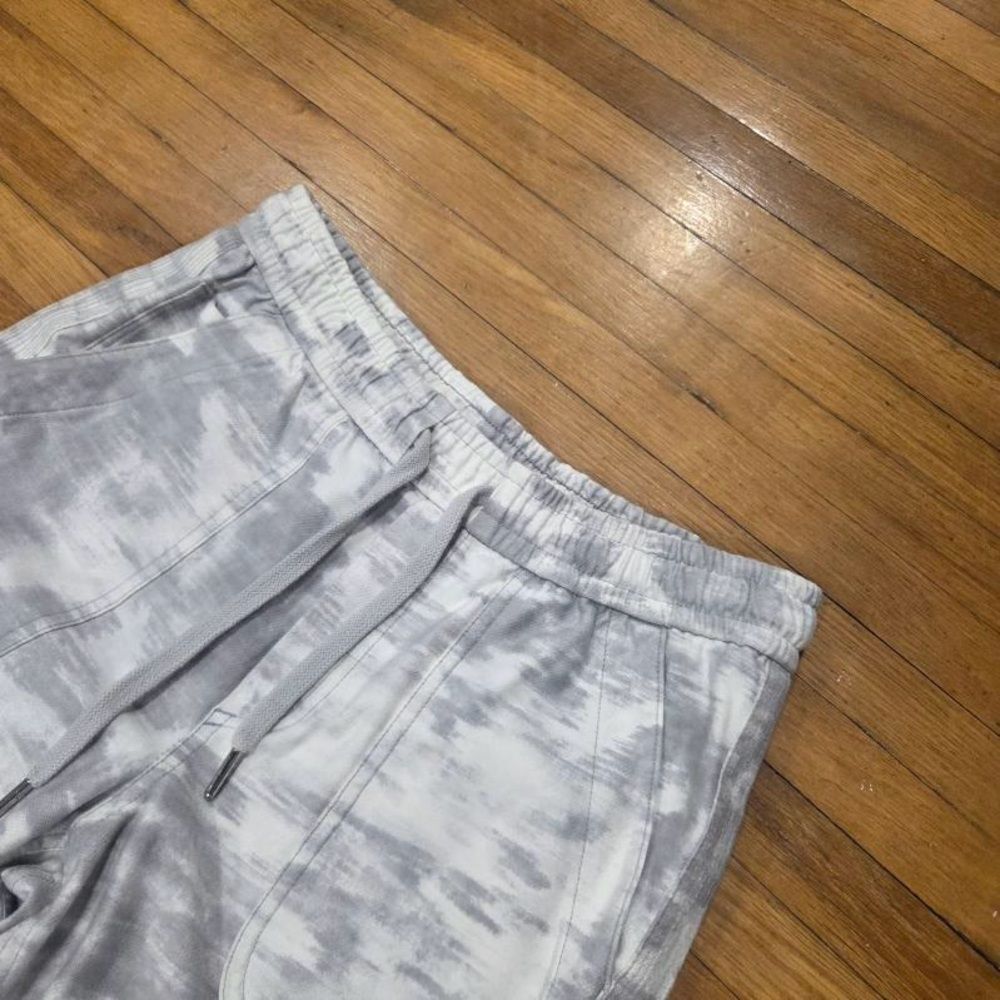 Athleta White Gray Farallon Printed Camouflage Jogger Pants - Picture 8 of 11